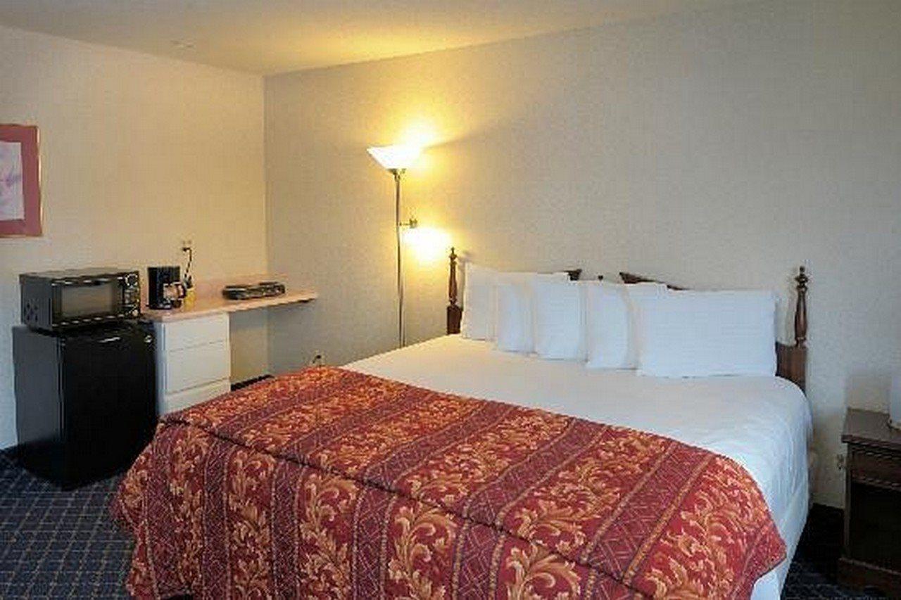 Regency Inn & Suites West Springfield Eksteriør bilde
