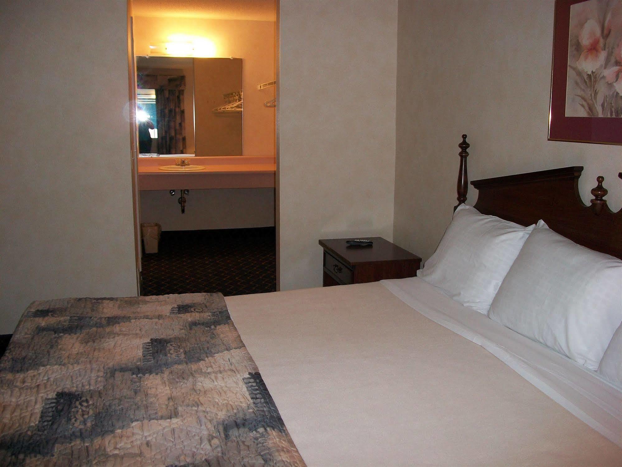 Regency Inn & Suites West Springfield Eksteriør bilde